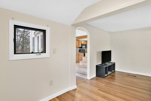 86 Albert St, West Springfield, CT 06117