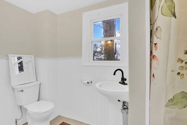 86 Albert St, West Springfield, CT 06117