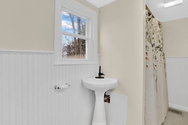 86 Albert St, West Springfield, CT 06117