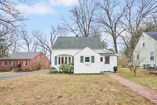 86 Albert St, West Springfield, CT 06117