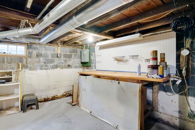 86 Albert St, West Springfield, CT 06117