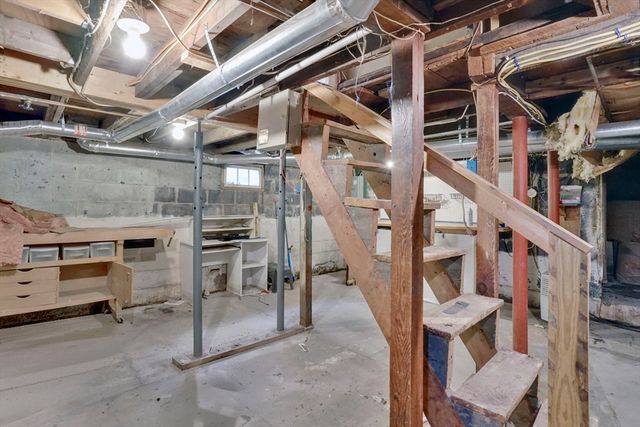 86 Albert St, West Springfield, CT 06117