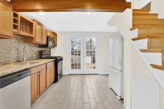 86 Albert St, West Springfield, CT 06117