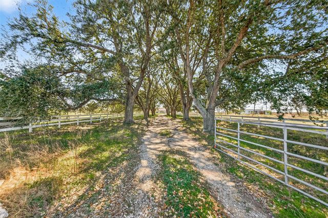 2368 Old Columbus Road N, Sealy, TX 77474