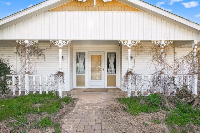 2368 Old Columbus Road N, Sealy, TX 77474