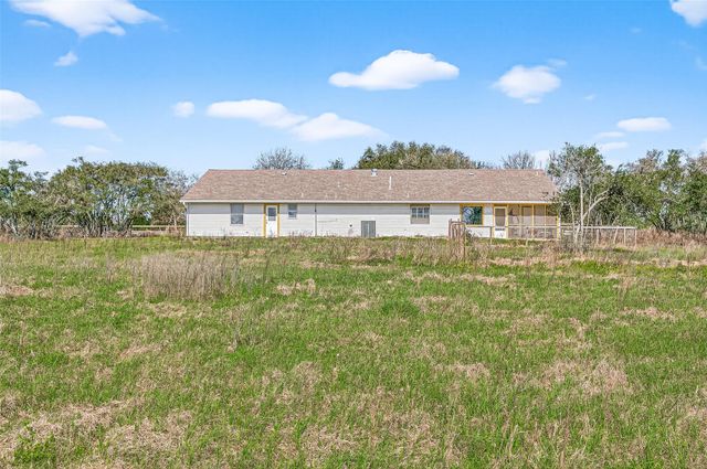 2368 Old Columbus Road N, Sealy, TX 77474