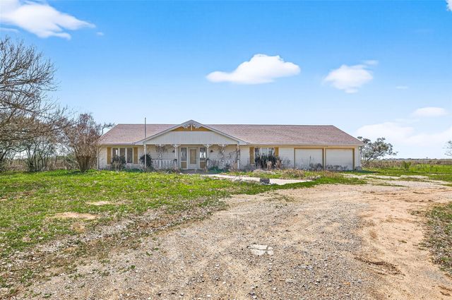 2368 Old Columbus Road N, Sealy, TX 77474