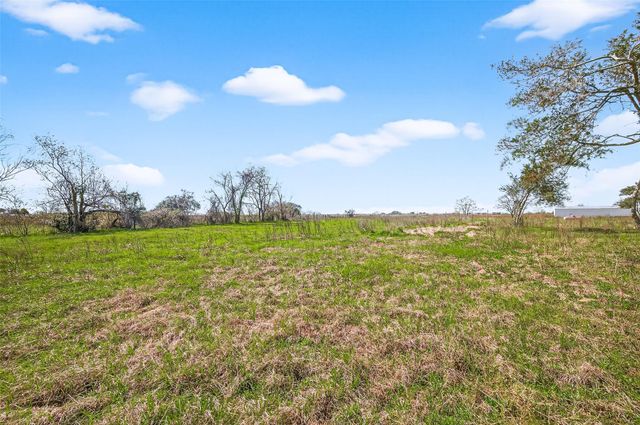 2368 Old Columbus Road N, Sealy, TX 77474