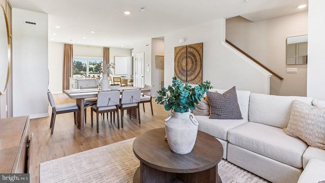 147 ESSEX DR, Sicklerville, NJ 08081