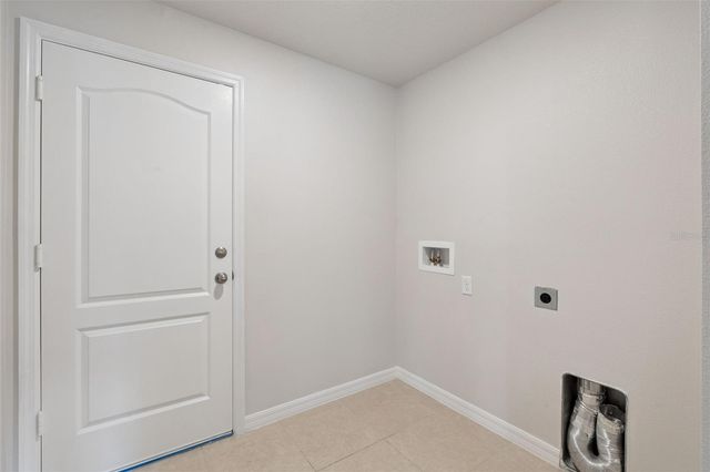 1665 LUFT LANE, Mascotte, FL 34753