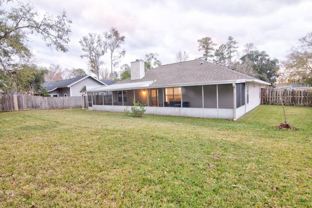 Image 27 of property listing at 10428 NW 13TH AVENUE, Gainesville, FL 32606