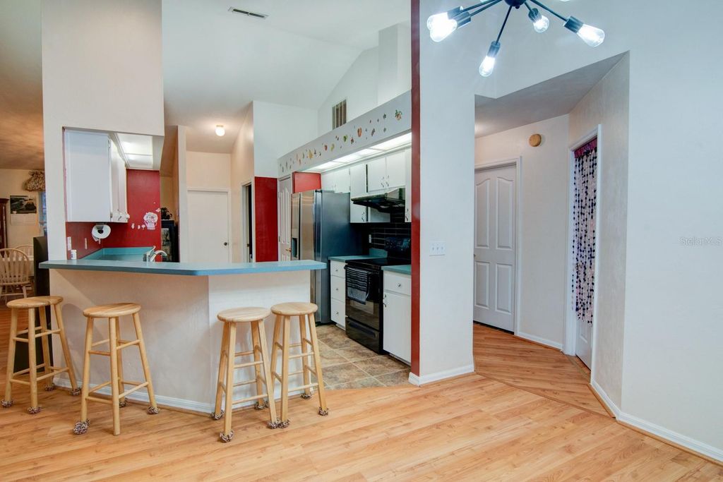 Image 9 of property listing at 10428 NW 13TH AVENUE, Gainesville, FL 32606