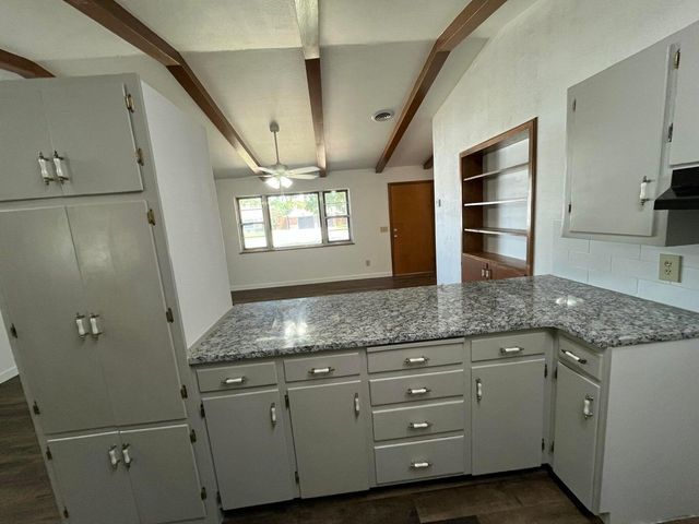 1307 Garland, Plainview, TX 79072