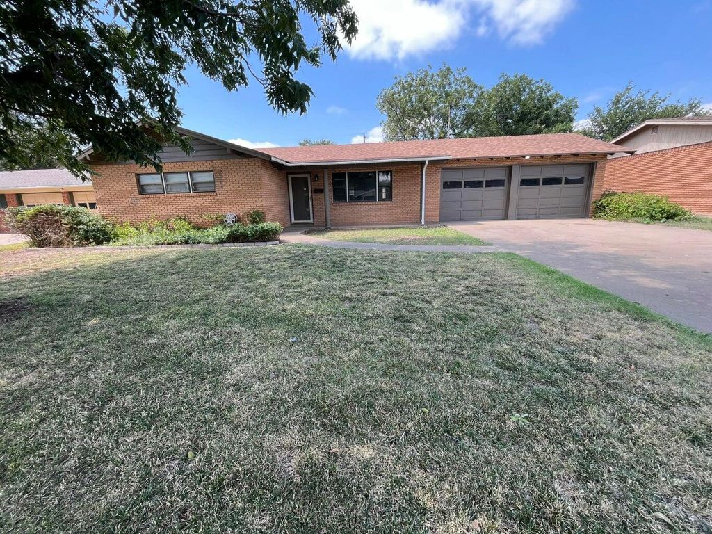 1307 Garland, Plainview, TX 79072