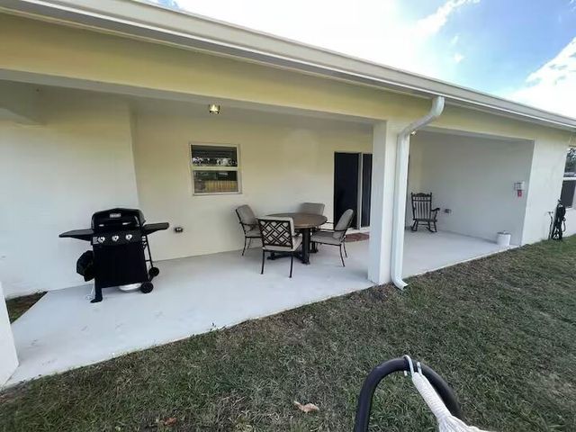 2243 SE Mariposa Avenue, Port St Lucie, FL 34952
