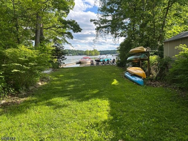 1 Dorel Rd, Hopatcong Boro, NJ 07821