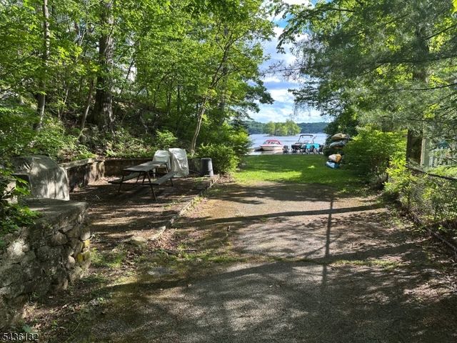 1 Dorel Rd, Hopatcong Boro, NJ 07821