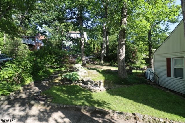 1 Dorel Rd, Hopatcong Boro, NJ 07821