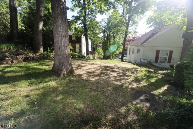 1 Dorel Rd, Hopatcong Boro, NJ 07821