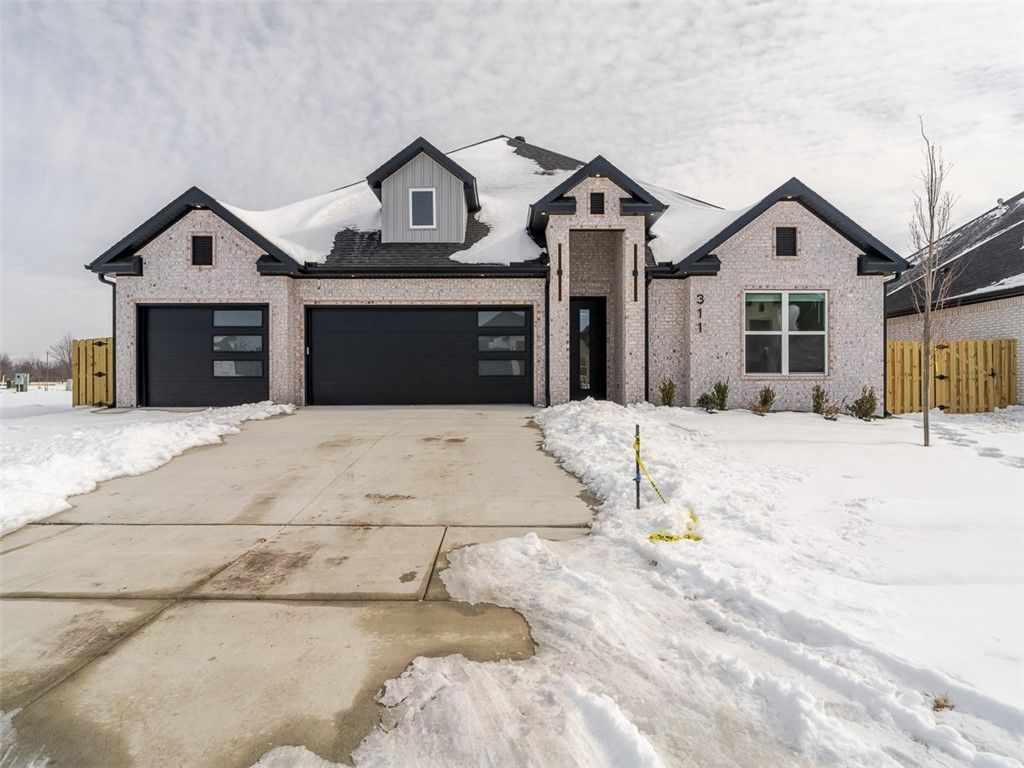 311 Hedge Drive, Centerton, AR 72719