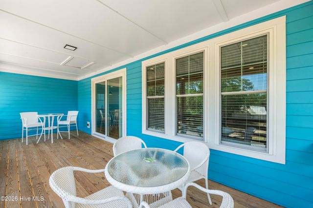 119 NE 27th Street, Oak Island, NC 28465