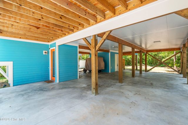 119 NE 27th Street, Oak Island, NC 28465