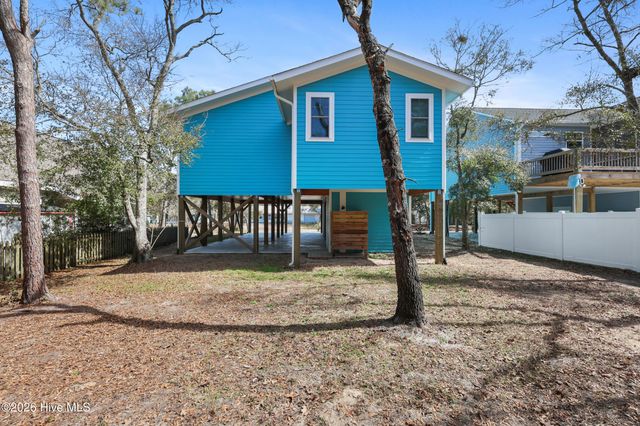 119 NE 27th Street, Oak Island, NC 28465