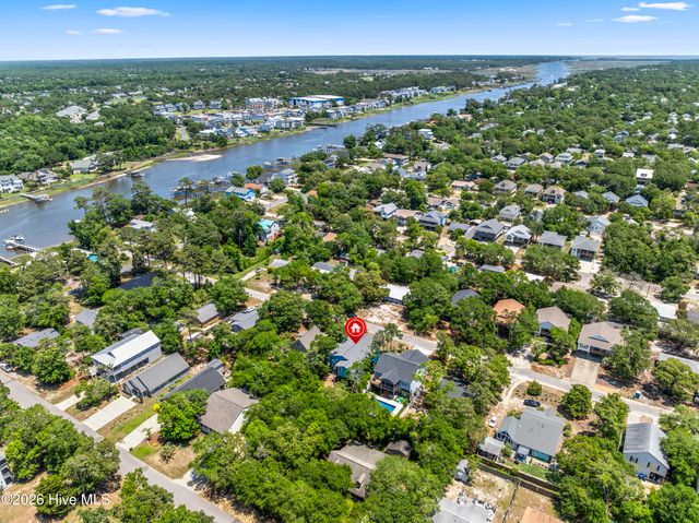 119 NE 27th Street, Oak Island, NC 28465