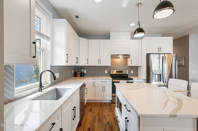 119 NE 27th Street, Oak Island, NC 28465