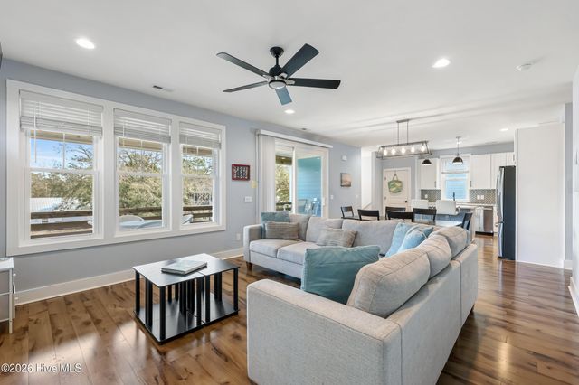 119 NE 27th Street, Oak Island, NC 28465