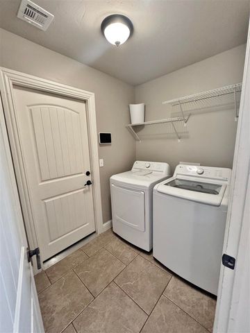 2101 SW Edinburough DR, Lawton, OK 73505