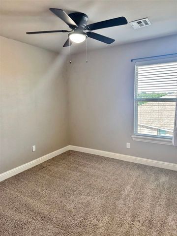 2101 SW Edinburough DR, Lawton, OK 73505