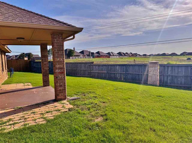 2101 SW Edinburough DR, Lawton, OK 73505