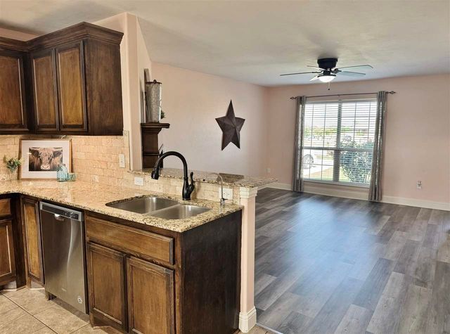 2101 SW Edinburough DR, Lawton, OK 73505