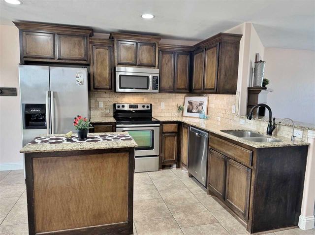2101 SW Edinburough DR, Lawton, OK 73505