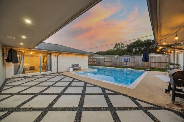 5339 Rutherglenn Drive, Houston, TX 77096