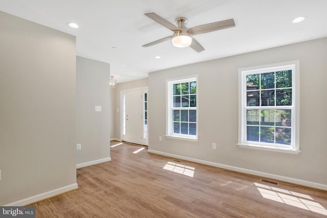 8 E POPLAR LN, Indian Head, MD 20640