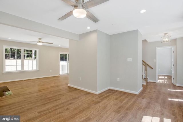 8 E POPLAR LN, Indian Head, MD 20640