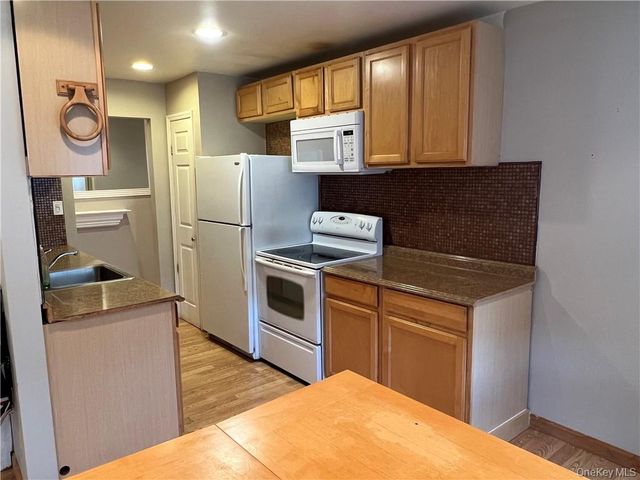 1 Brook Drive 21, Washingtonville, NY 10992