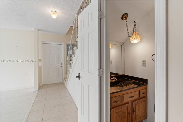 1194 Hillsboro Mile 33, Hillsboro Beach, FL 33062