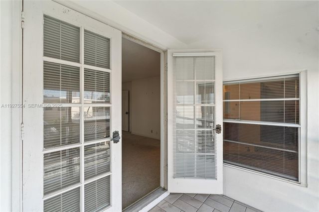 1194 Hillsboro Mile 33, Hillsboro Beach, FL 33062