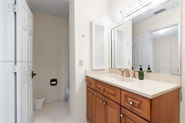 1194 Hillsboro Mile 33, Hillsboro Beach, FL 33062