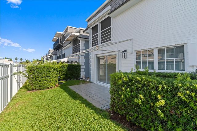 1194 Hillsboro Mile 33, Hillsboro Beach, FL 33062