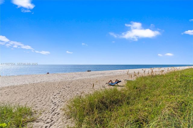 1194 Hillsboro Mile 33, Hillsboro Beach, FL 33062