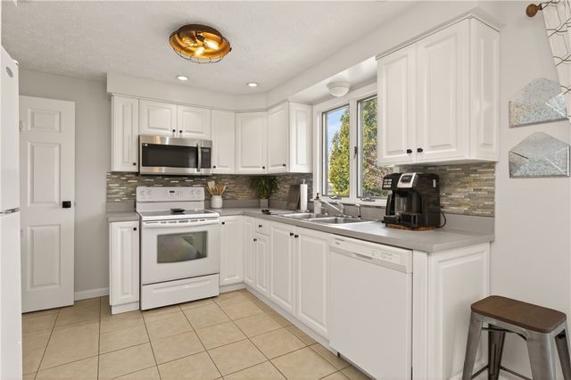 91 Emerald Point, Chili, NY 14624