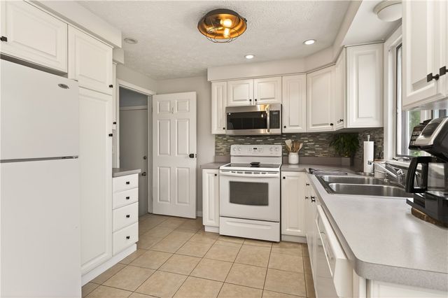 91 Emerald Point, Chili, NY 14624