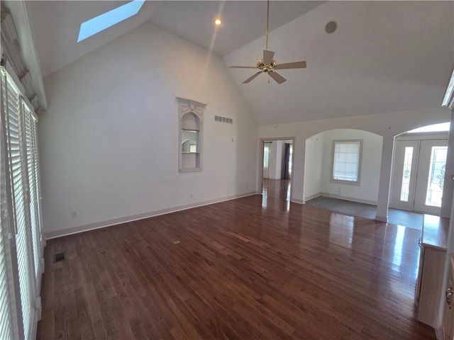 6095 Westwood Court, Parkville, MO 64152