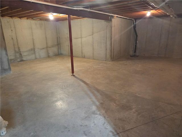 6095 Westwood Court, Parkville, MO 64152