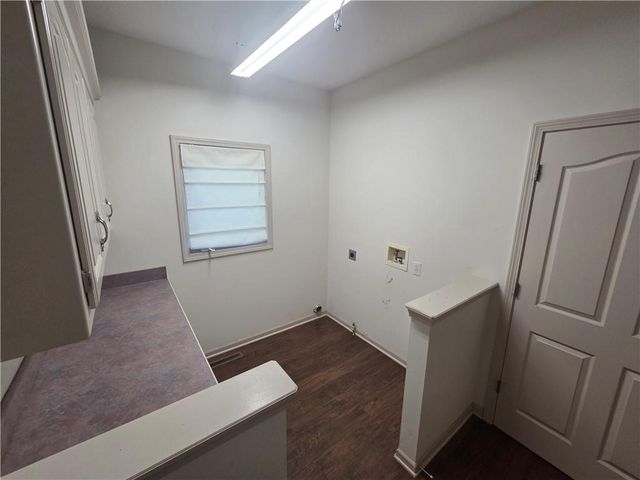 6095 Westwood Court, Parkville, MO 64152