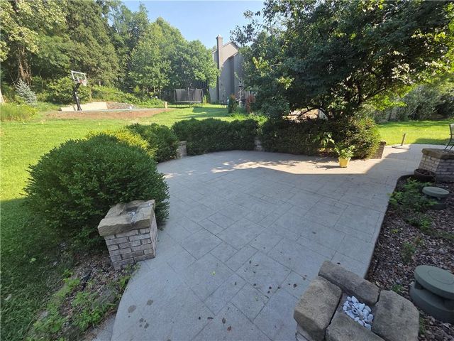 6095 Westwood Court, Parkville, MO 64152